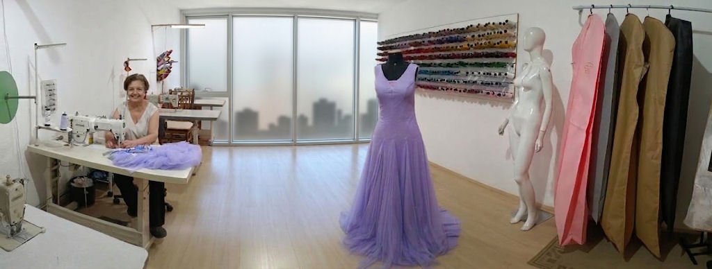 A estilista Marluz em seu atelier